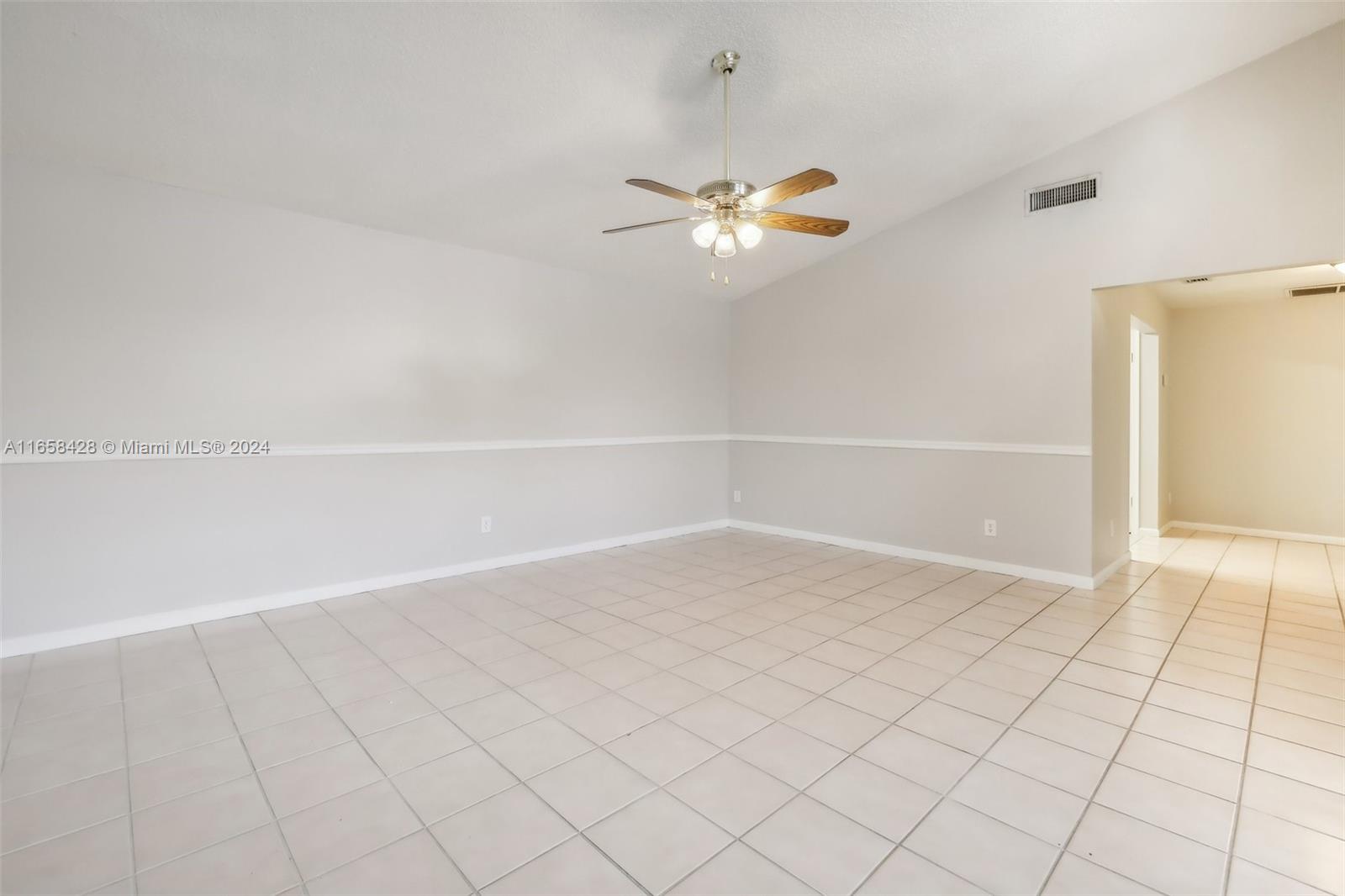 1067 Manor Dr
