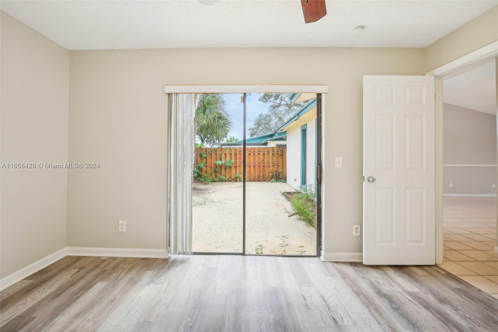 1067 Manor Dr