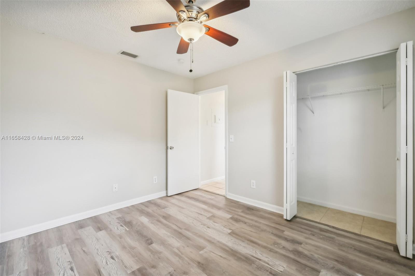 1067 Manor Dr