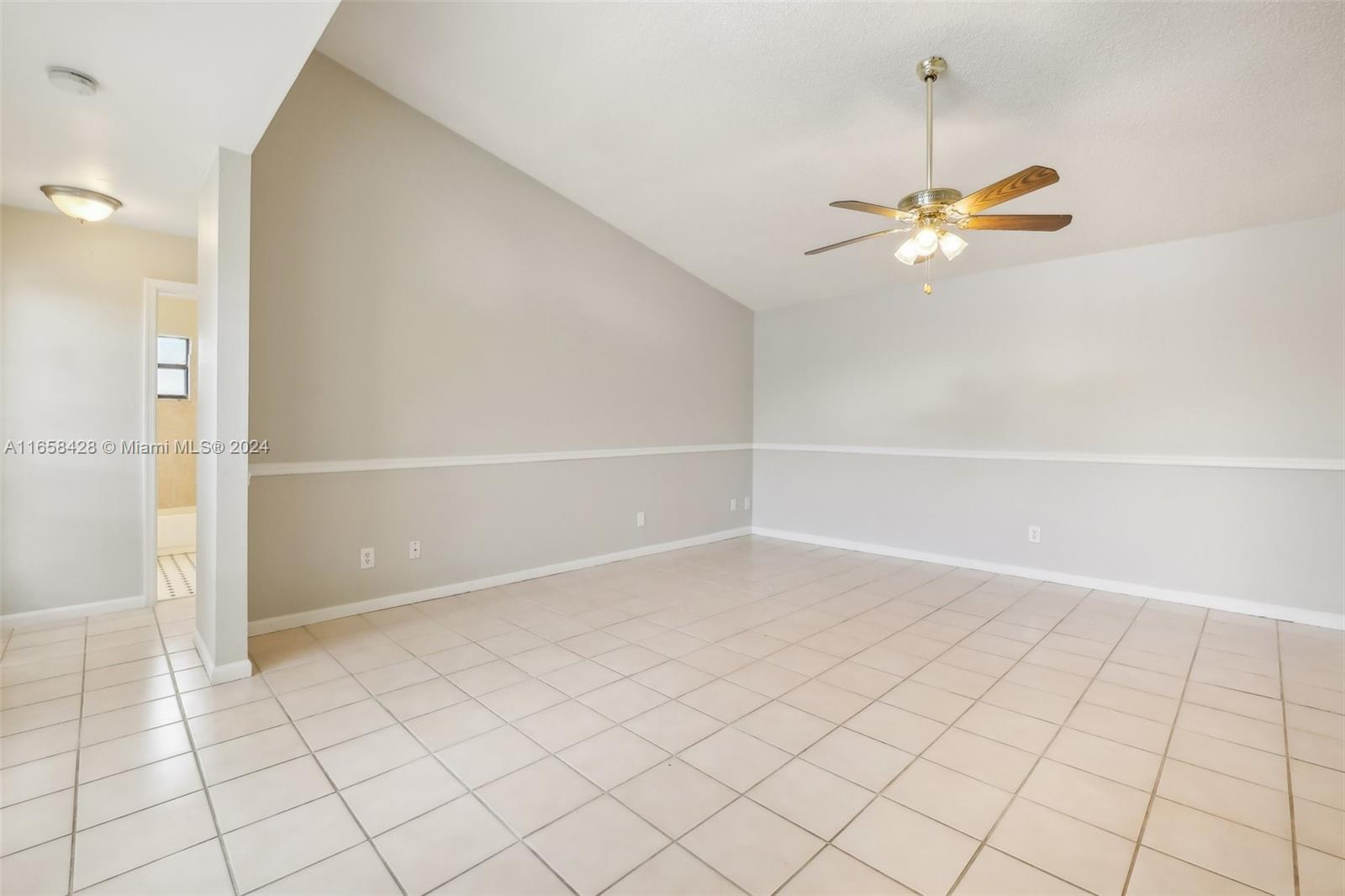 1067 Manor Dr