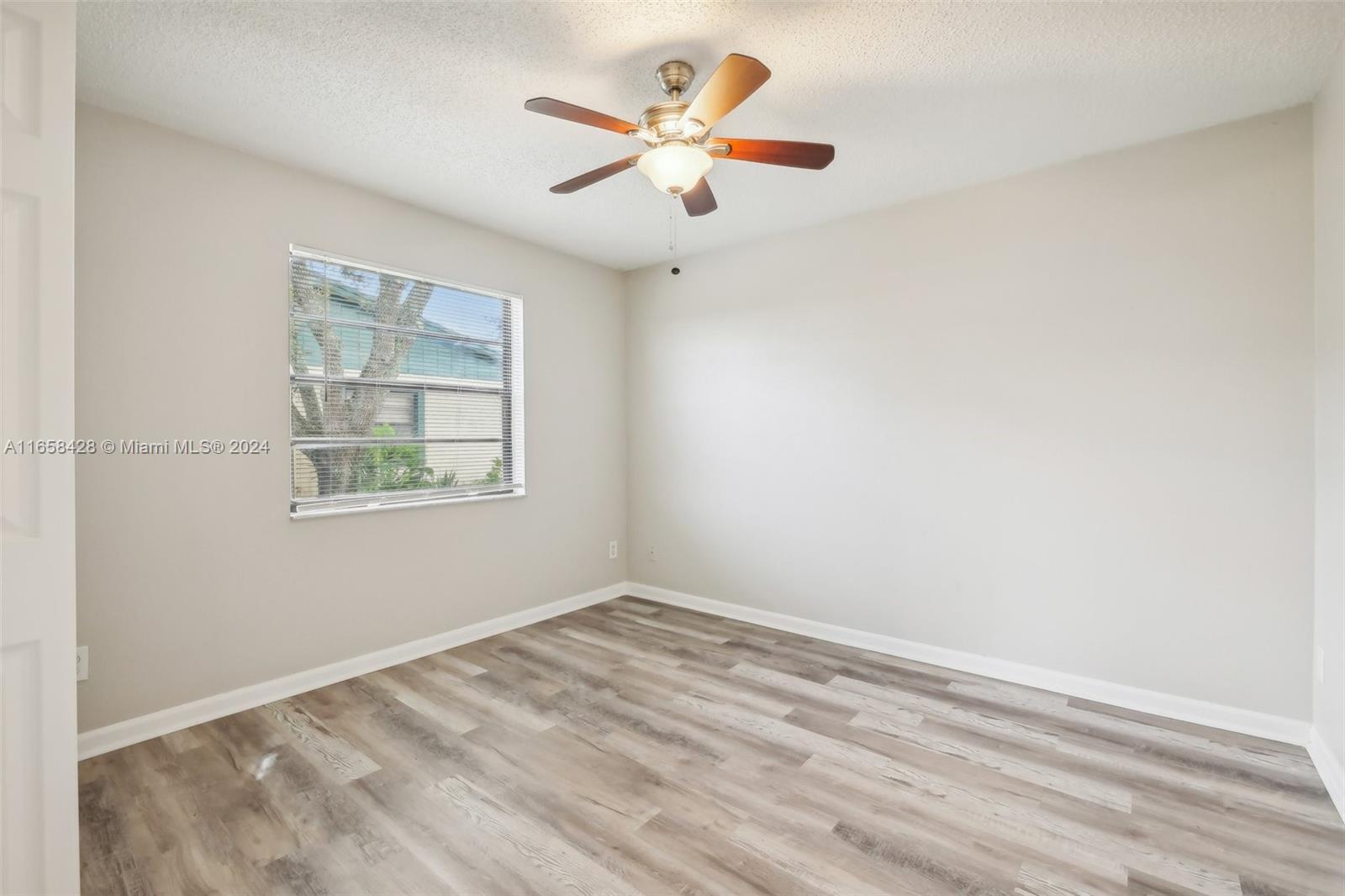 1067 Manor Dr