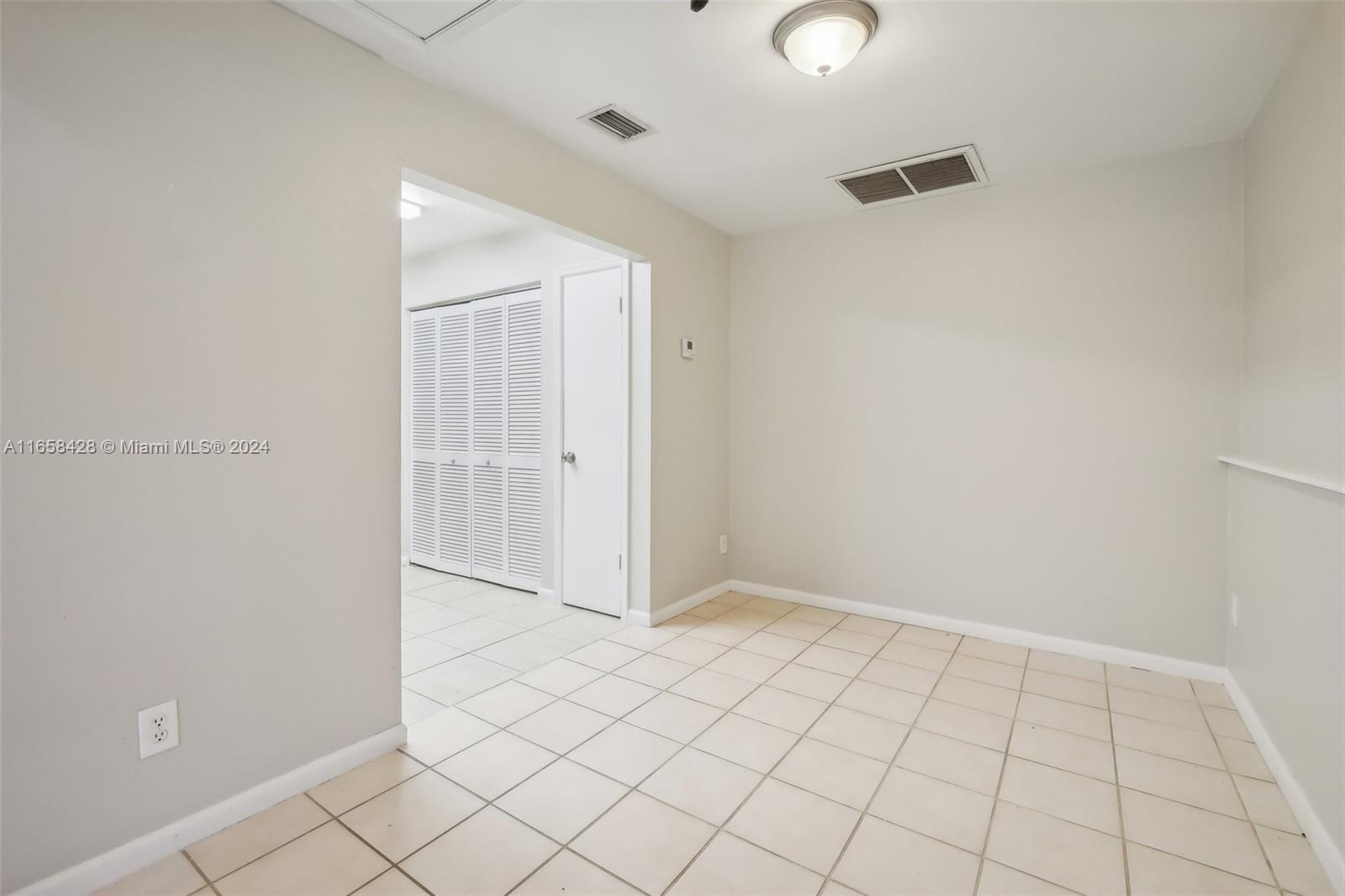 1067 Manor Dr