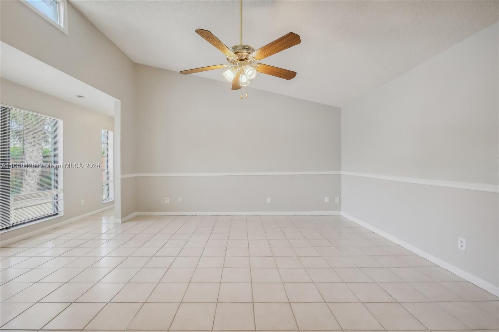 1067 Manor Dr