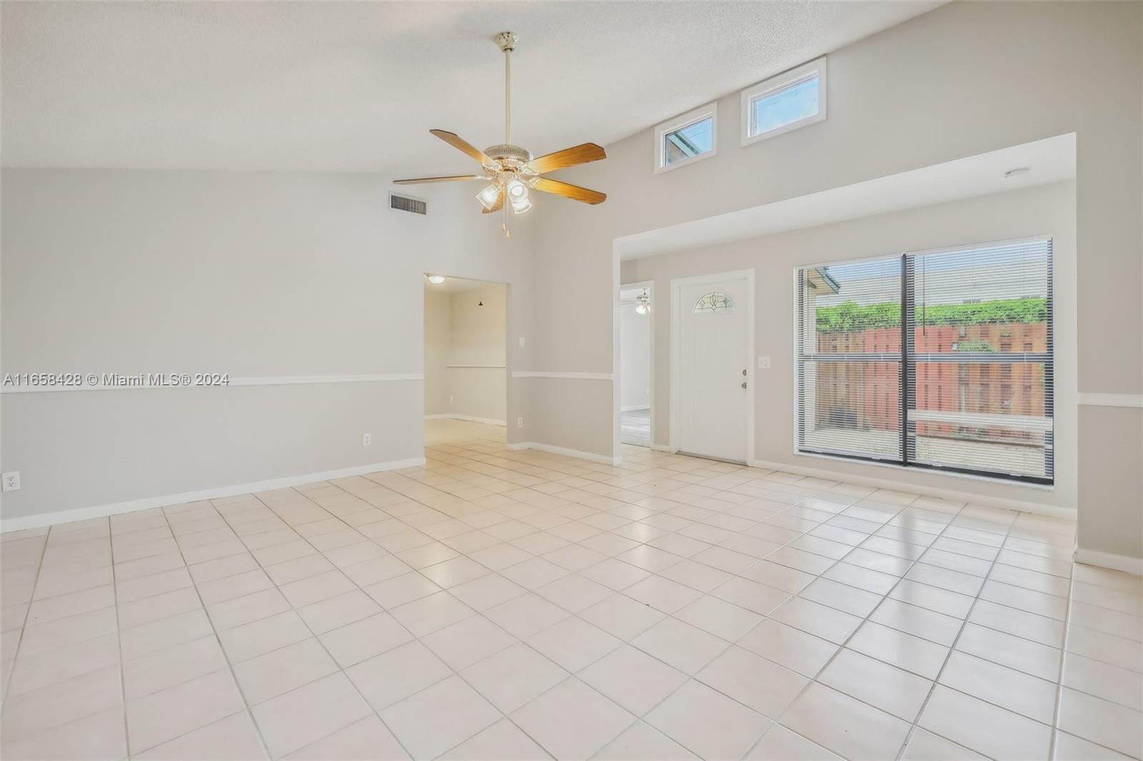 1067 Manor Dr