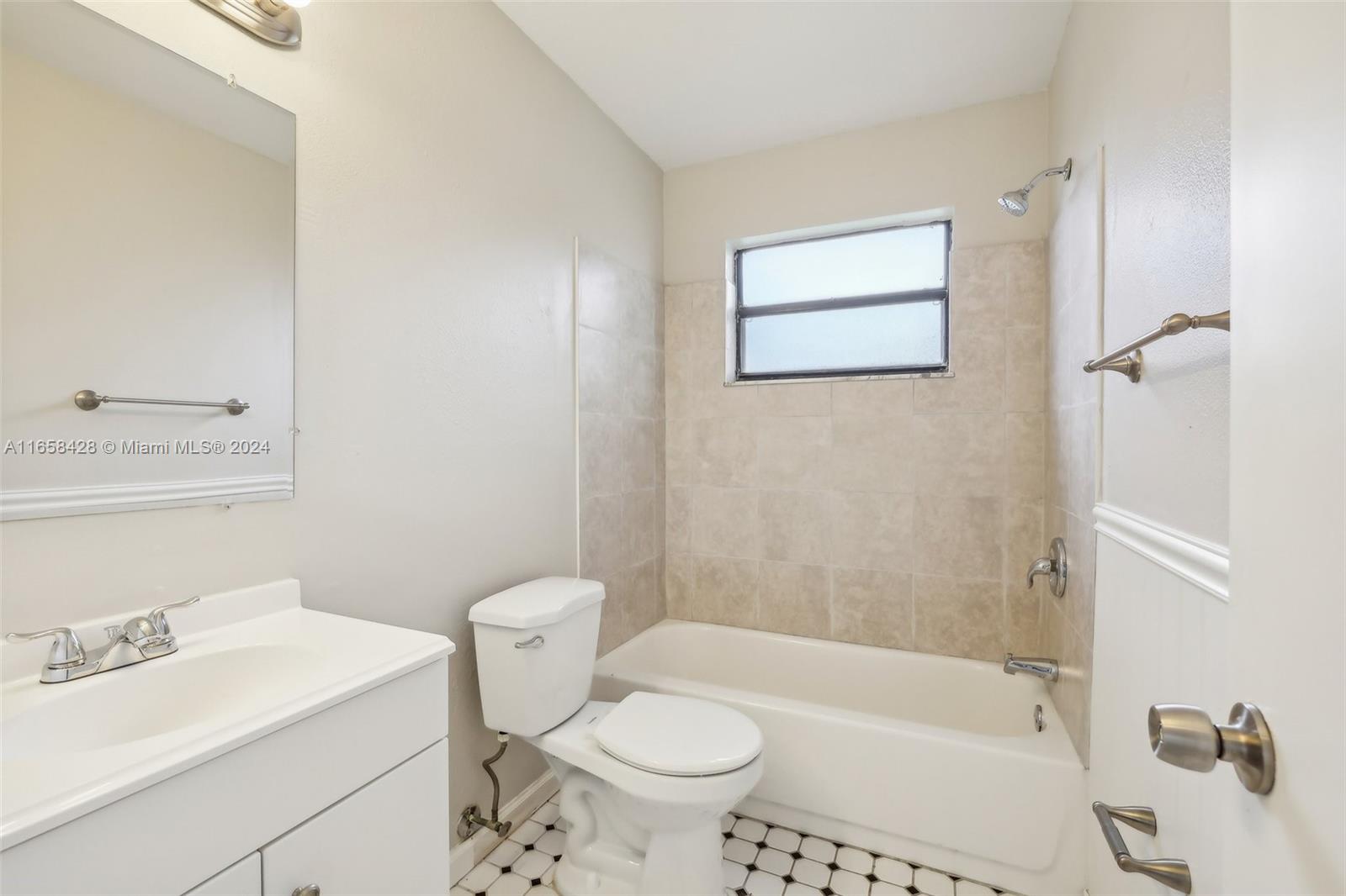 1067 Manor Dr