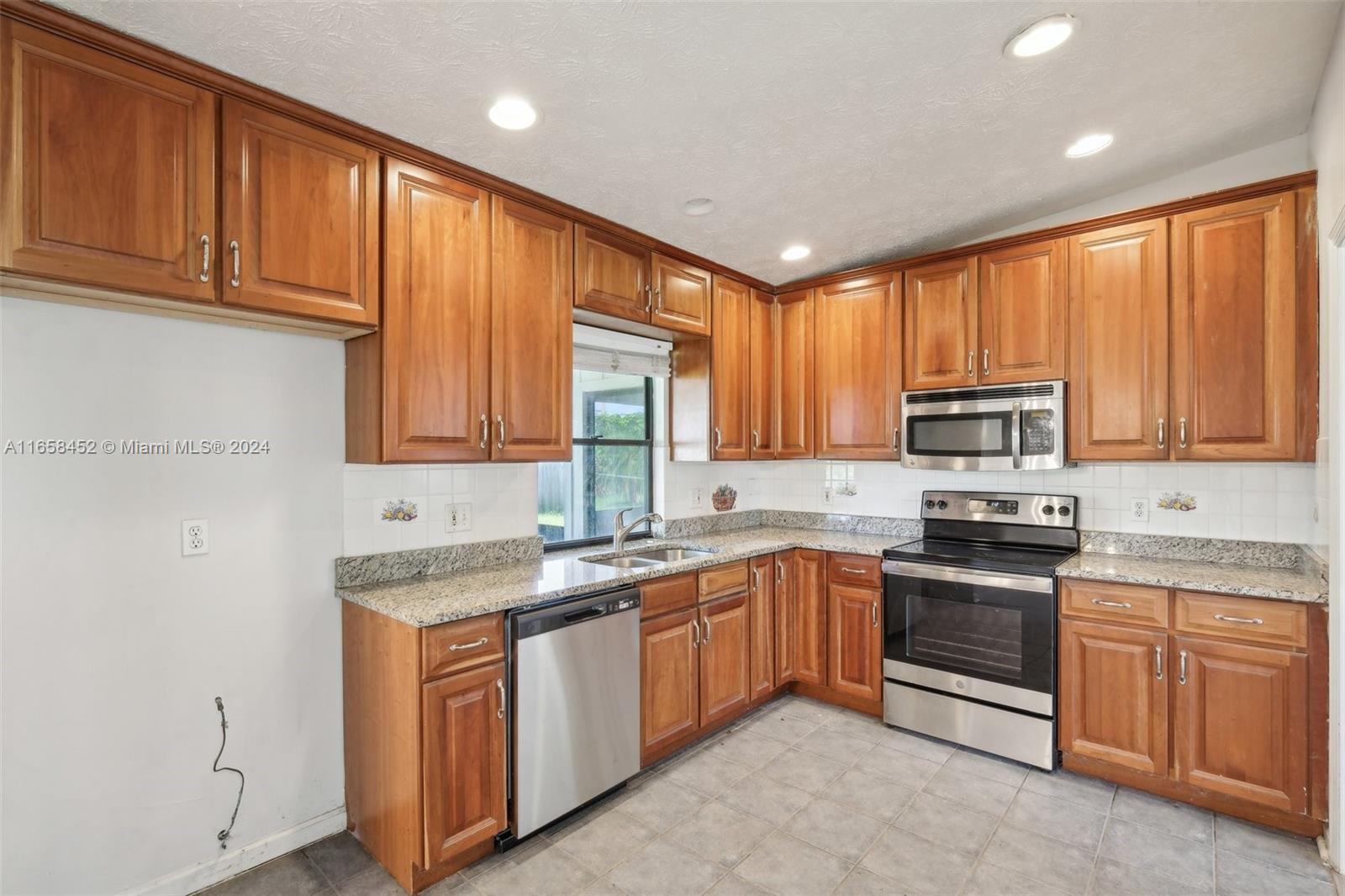 371 SE Fairchild Ave, Port St. Lucie
