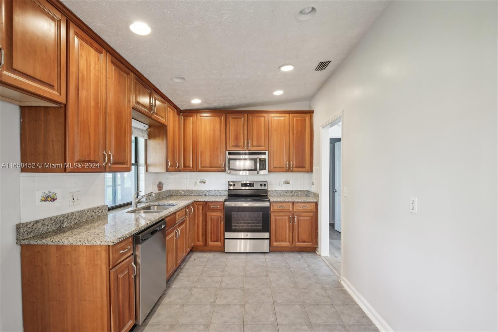 371 SE Fairchild Ave, Port St. Lucie