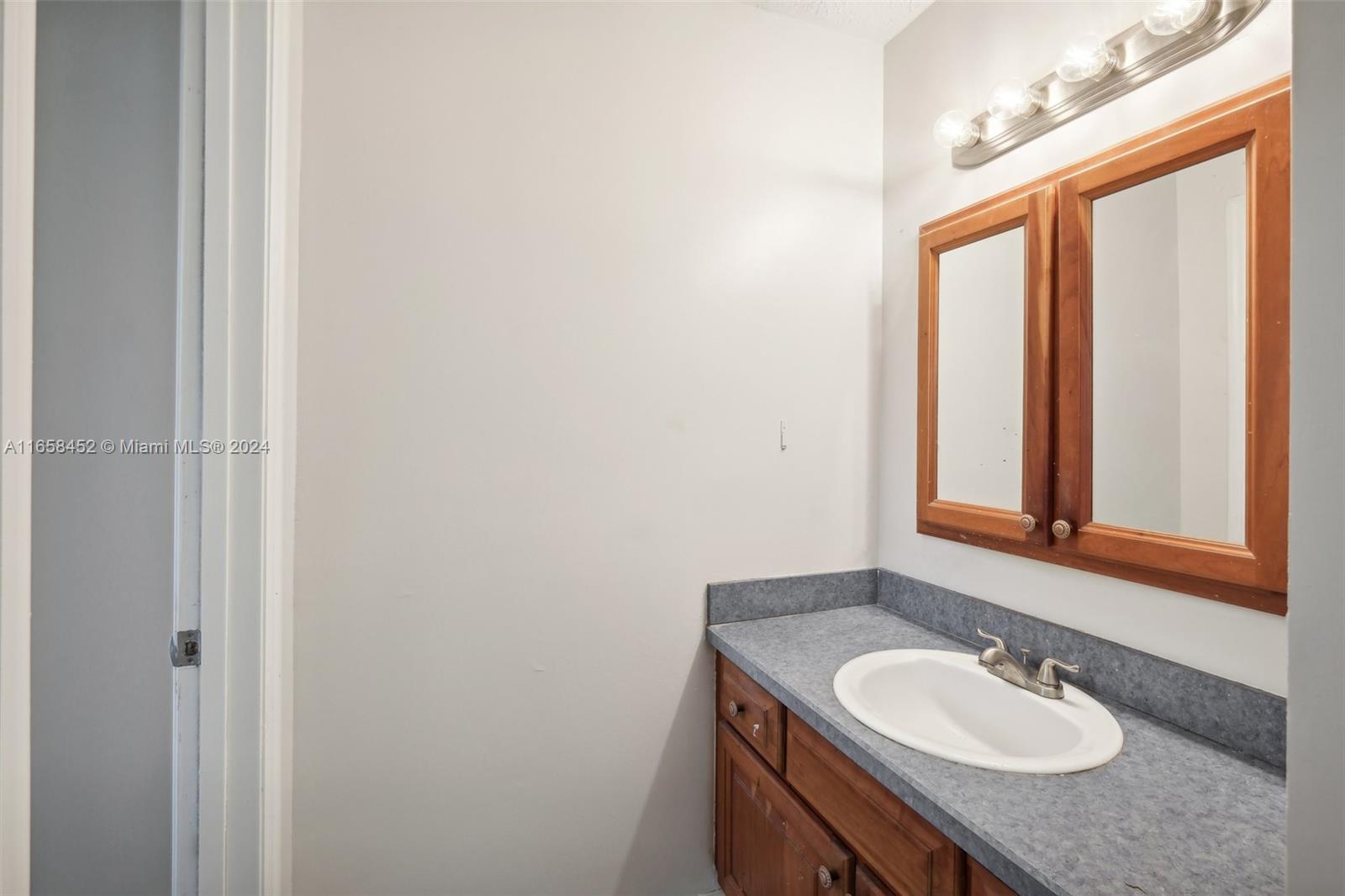 371 SE Fairchild Ave, Port St. Lucie
