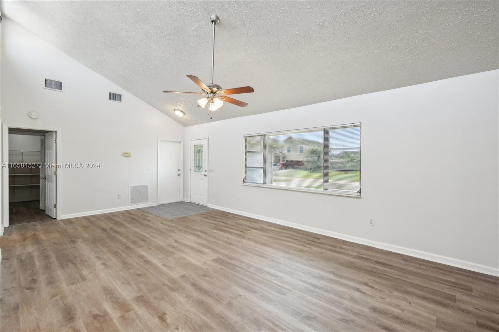 371 SE Fairchild Ave, Port St. Lucie