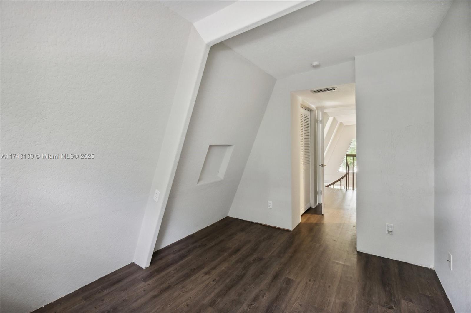 126 Barcelona Dr