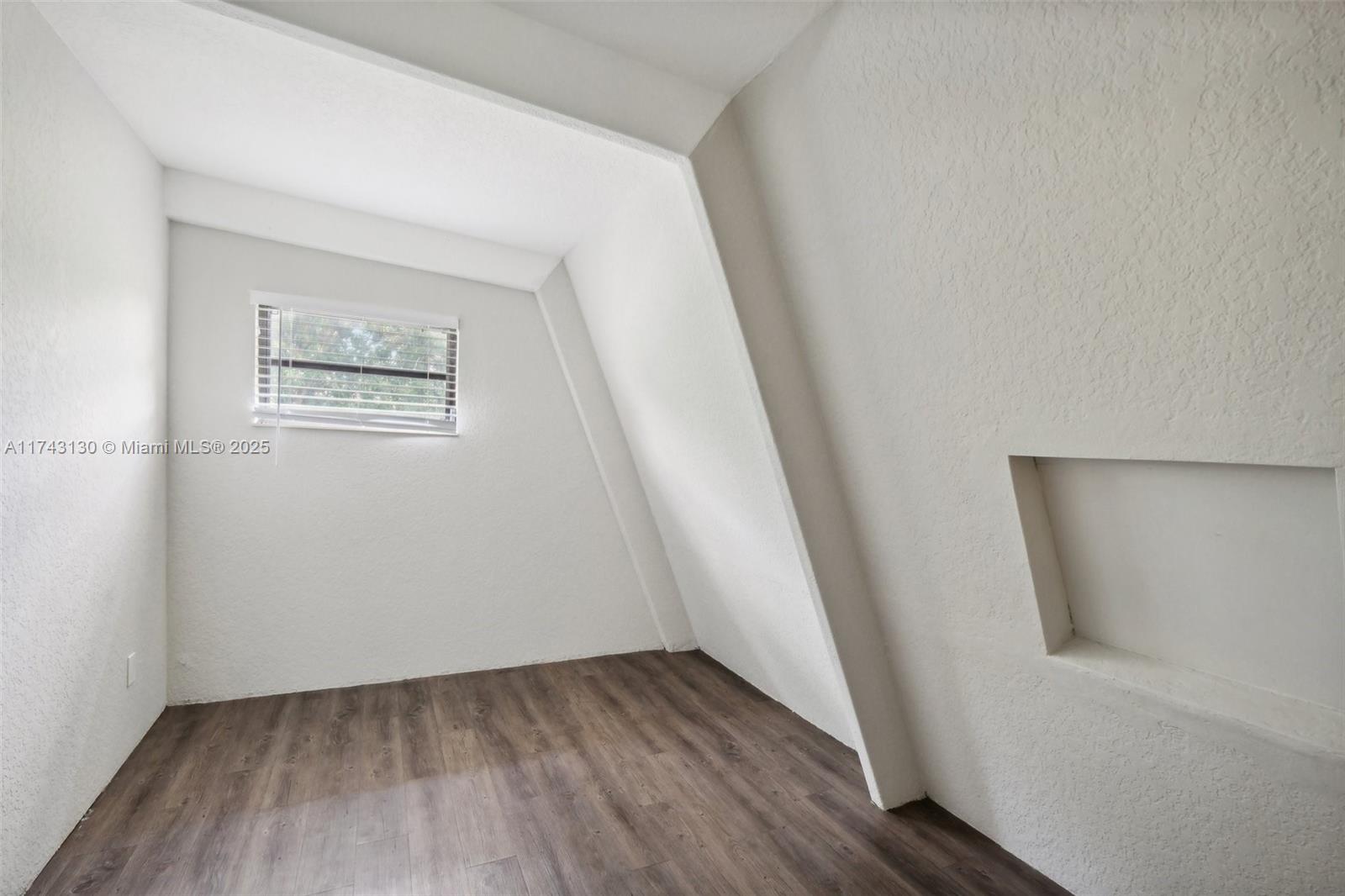 126 Barcelona Dr