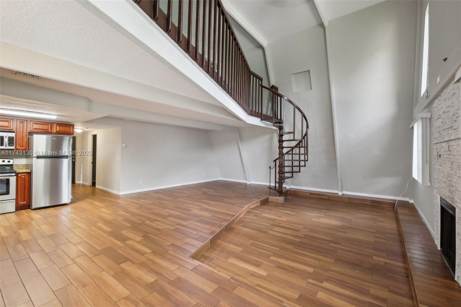 126 Barcelona Dr