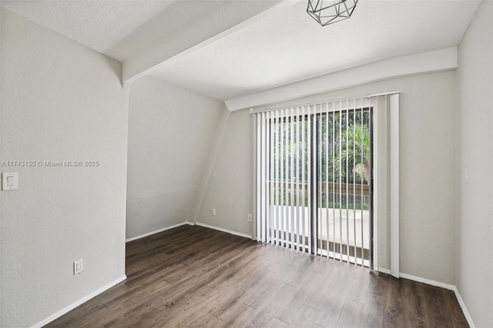 126 Barcelona Dr