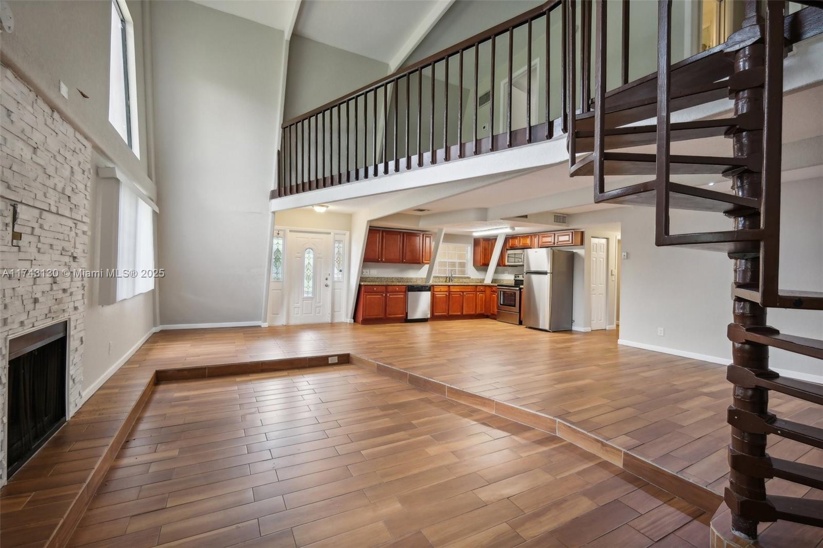 126 Barcelona Dr