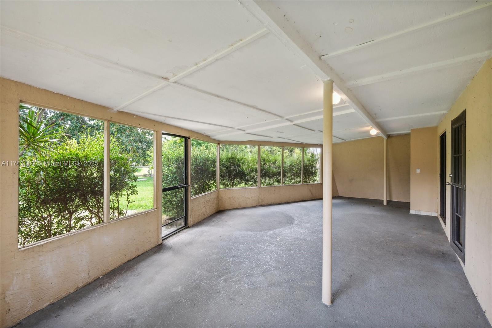 126 Barcelona Dr