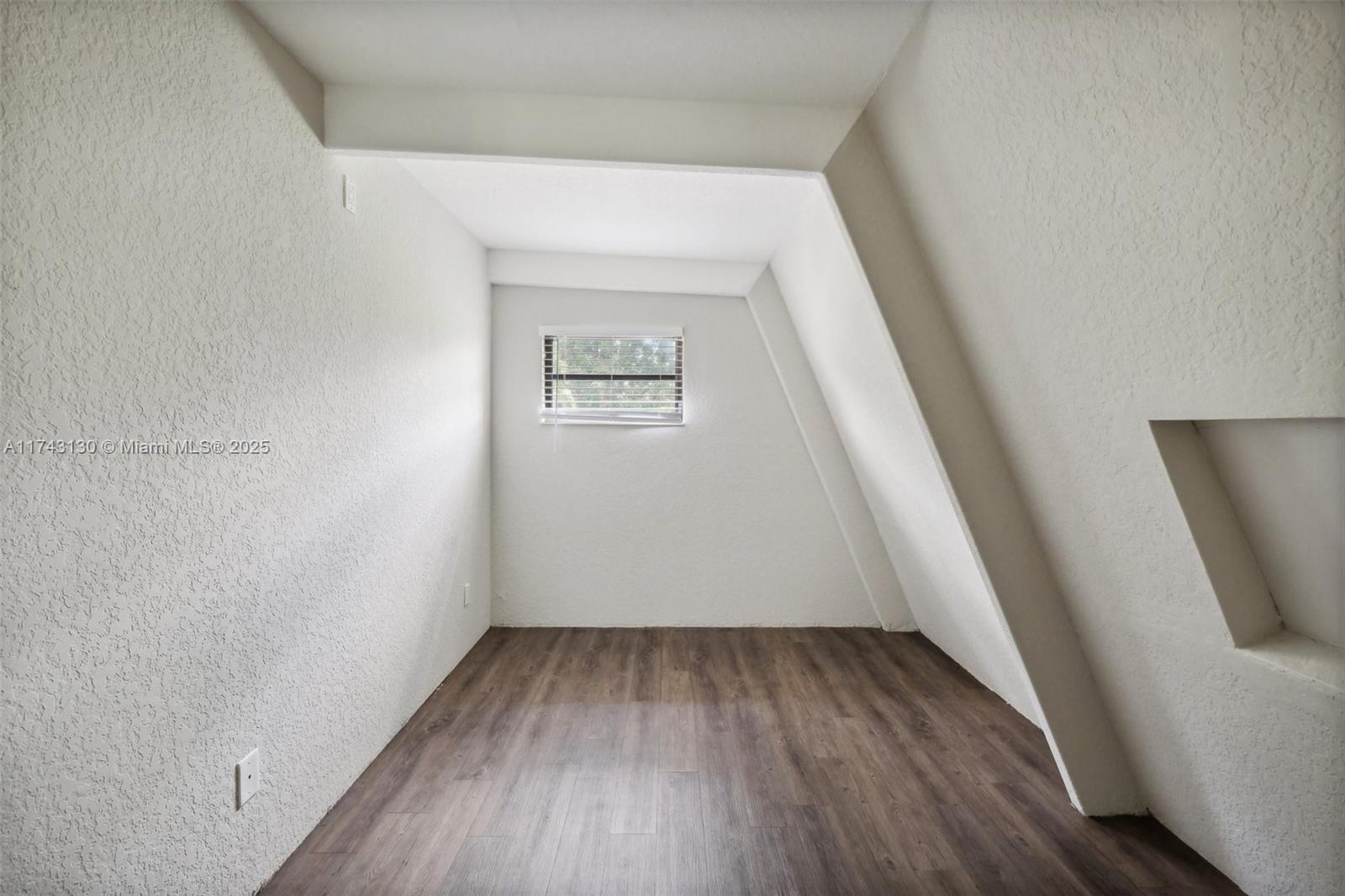 126 Barcelona Dr