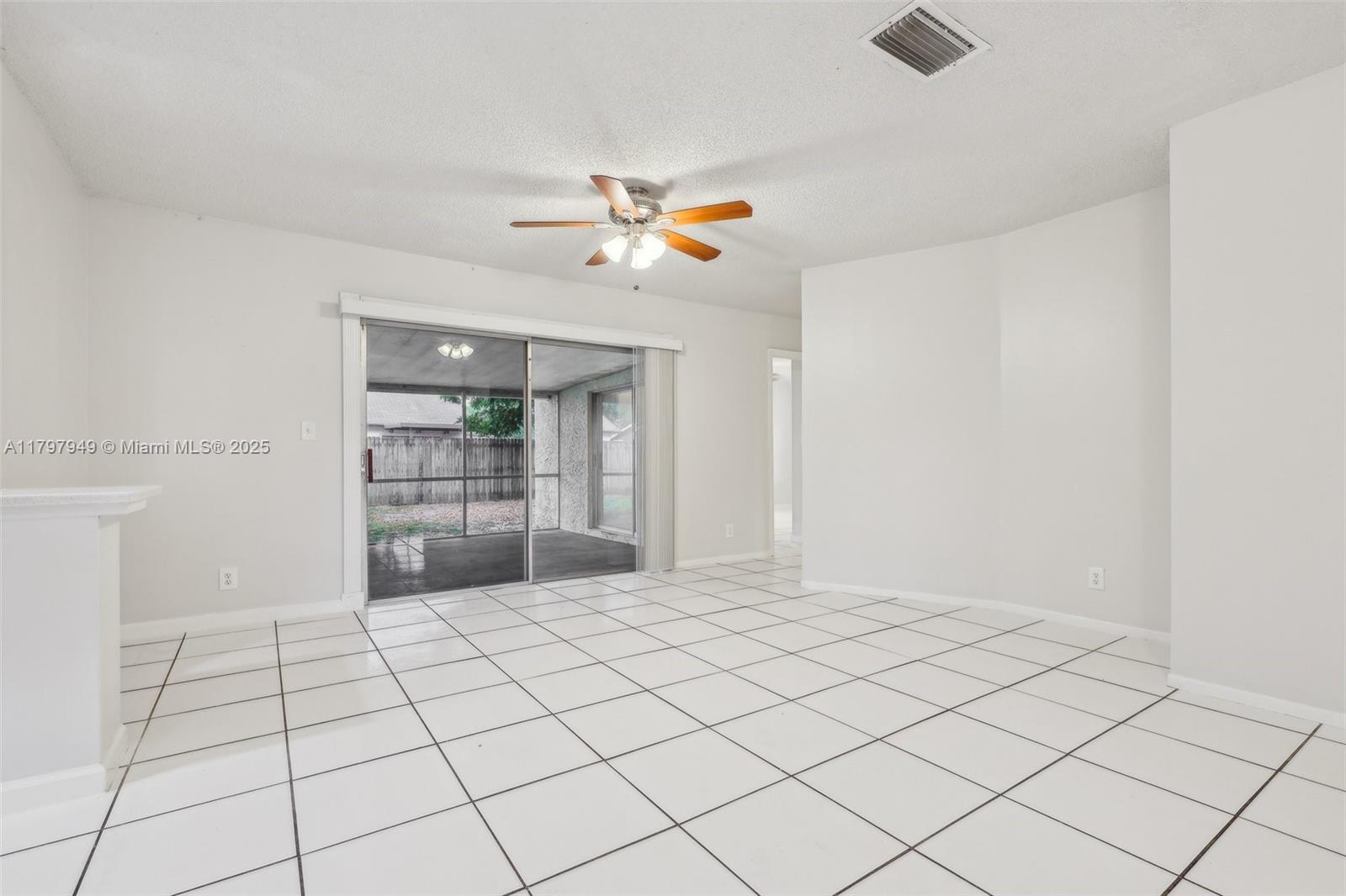 8101 NW 44th Ct