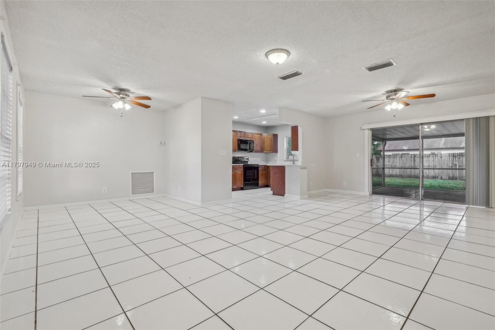 8101 NW 44th Ct