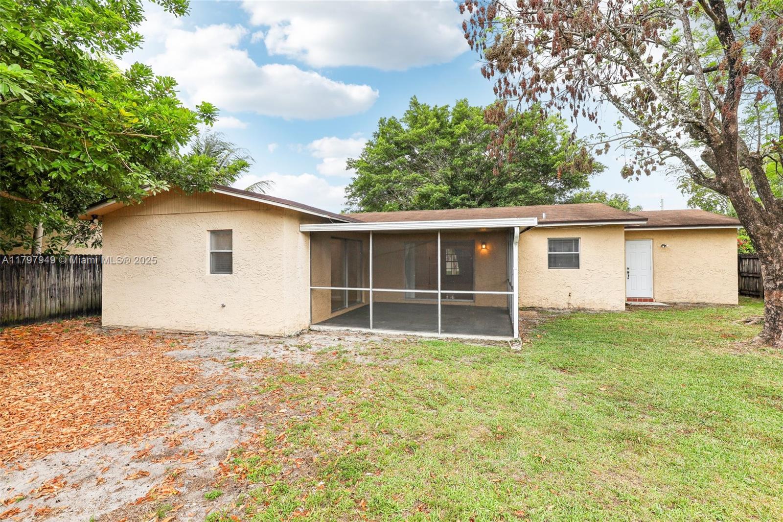 8101 NW 44th Ct