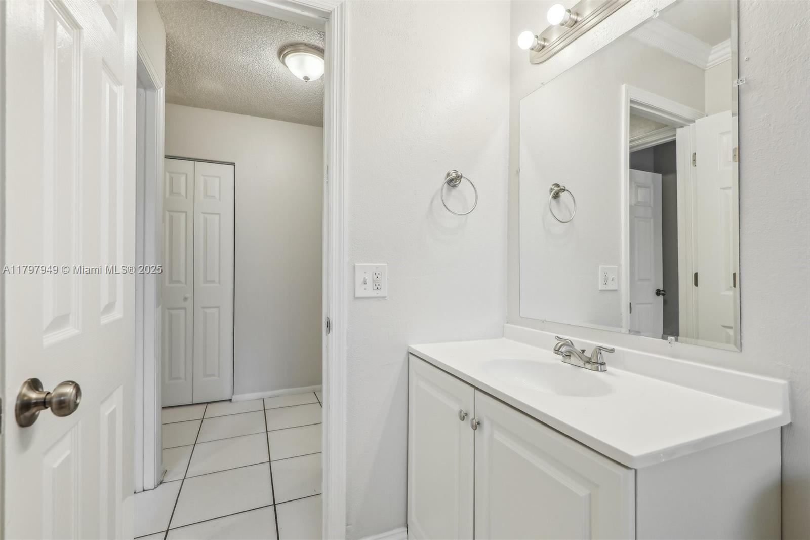 8101 NW 44th Ct