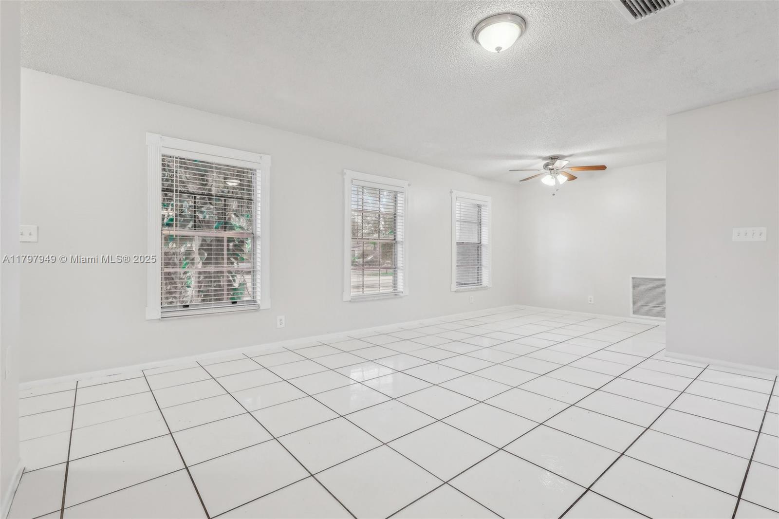 8101 NW 44th Ct