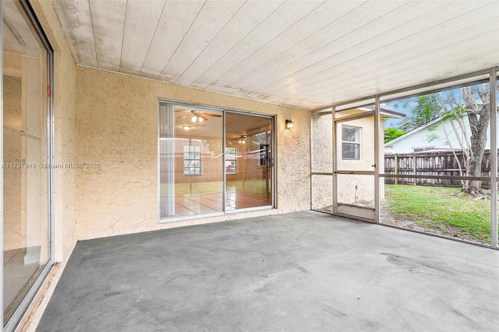 8101 NW 44th Ct