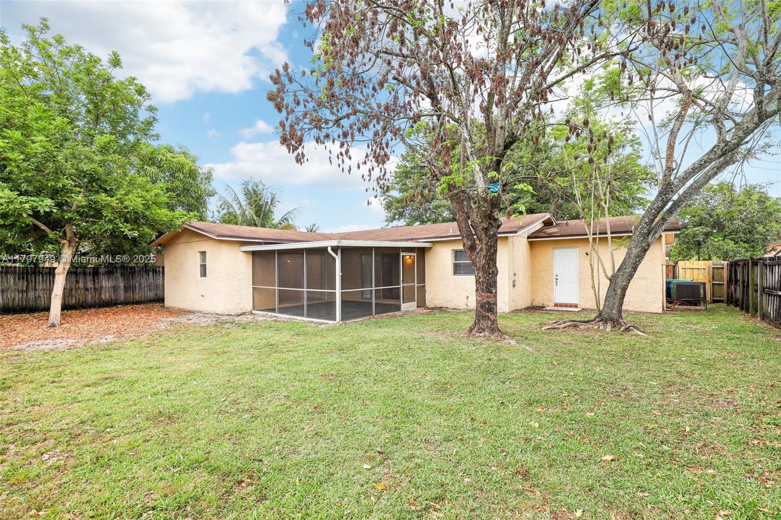 8101 NW 44th Ct