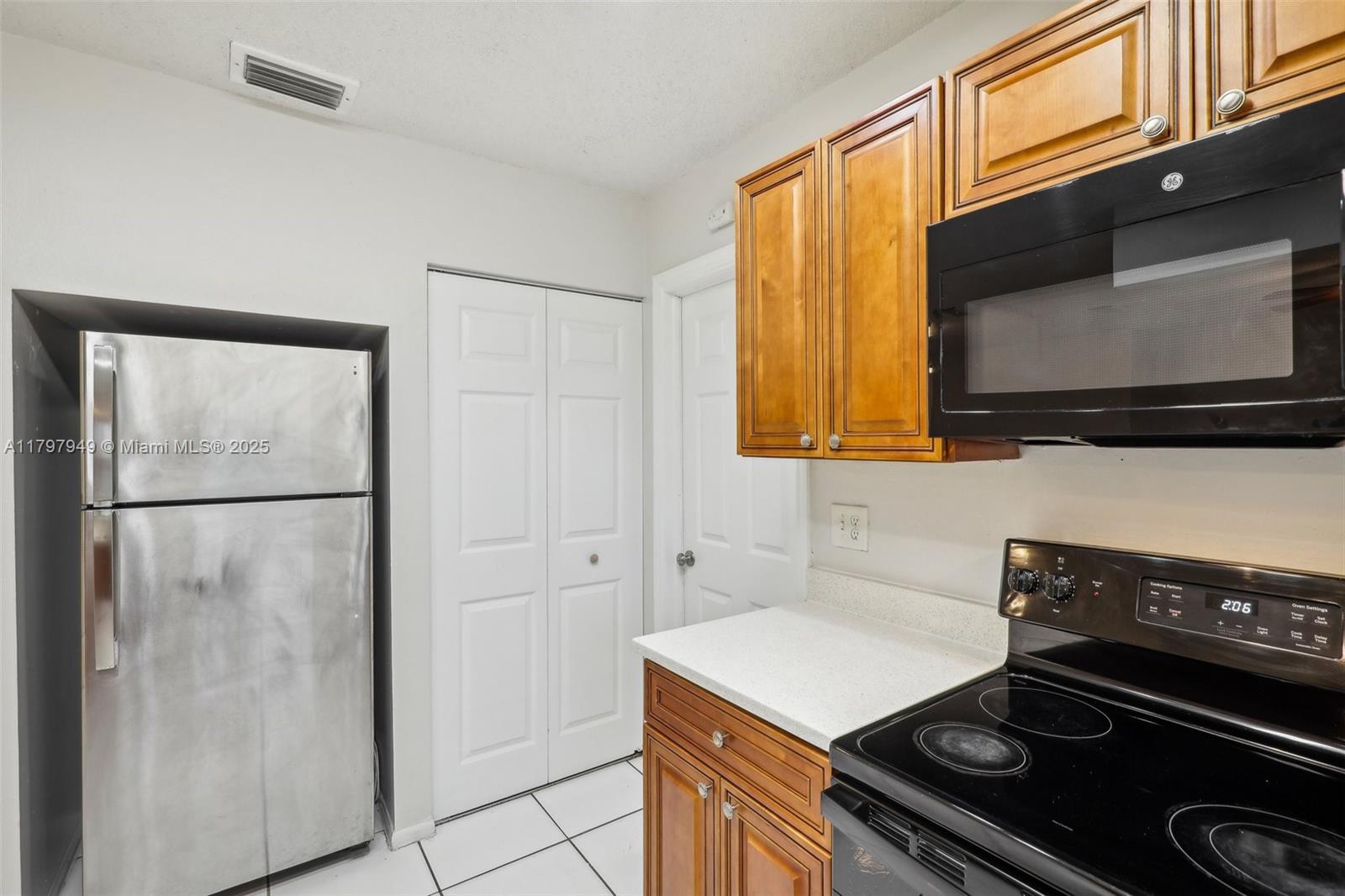 8101 NW 44th Ct