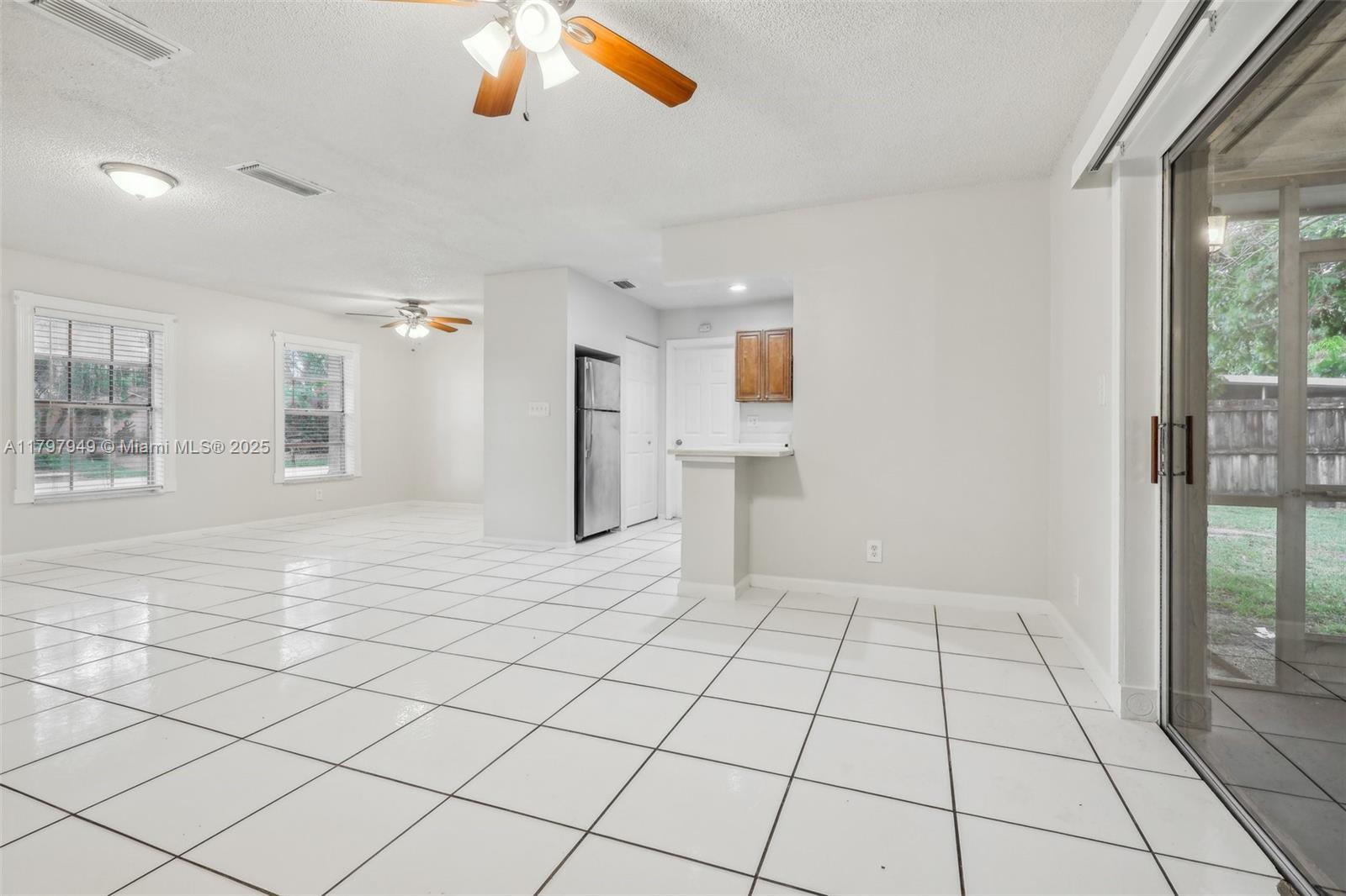 8101 NW 44th Ct
