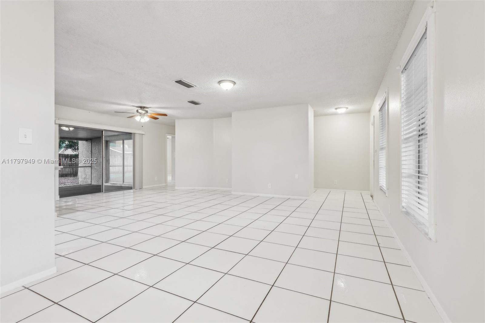 8101 NW 44th Ct