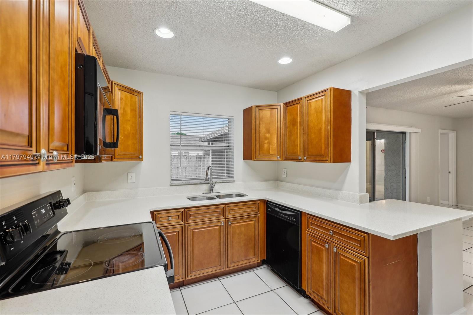 8101 NW 44th Ct