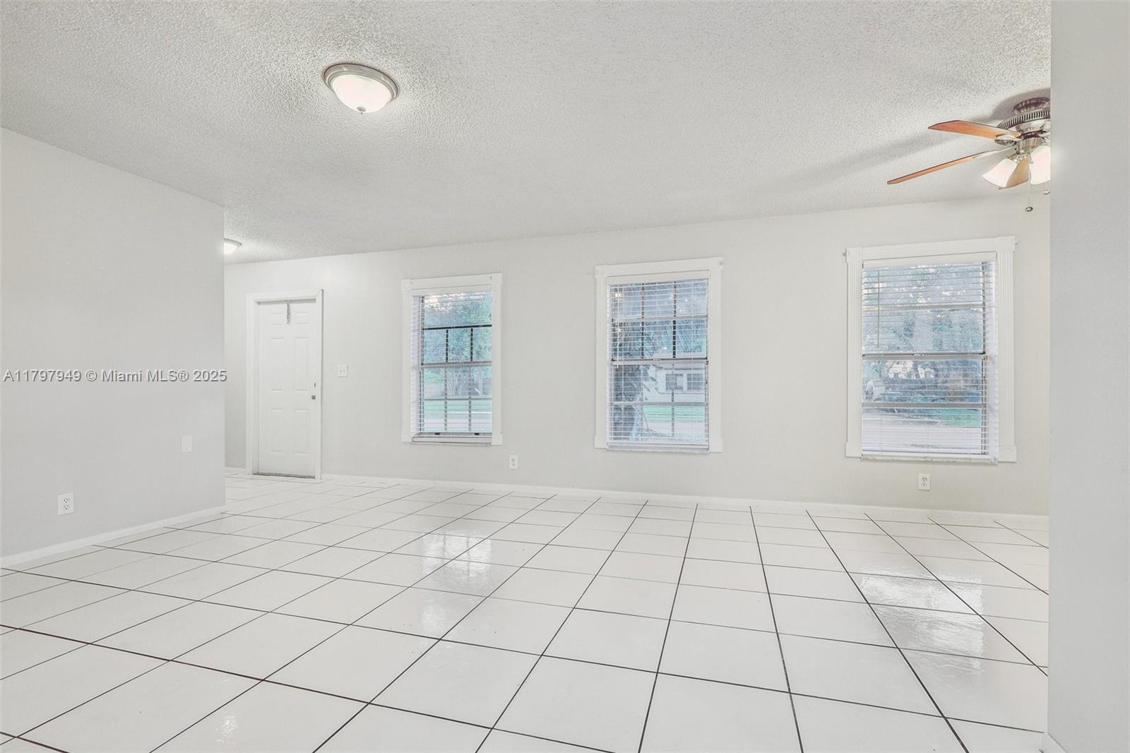8101 NW 44th Ct