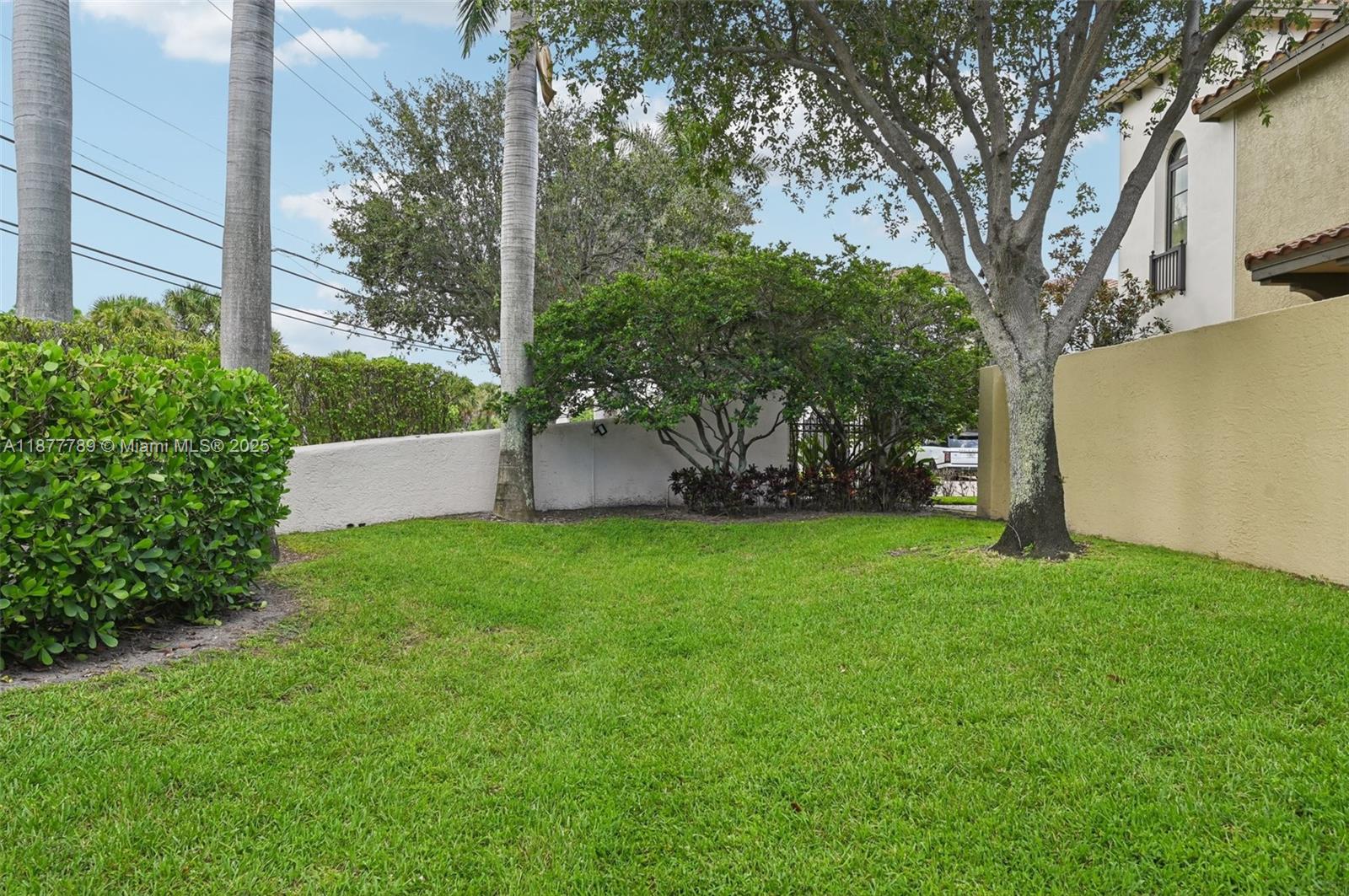 210 Via Villagio