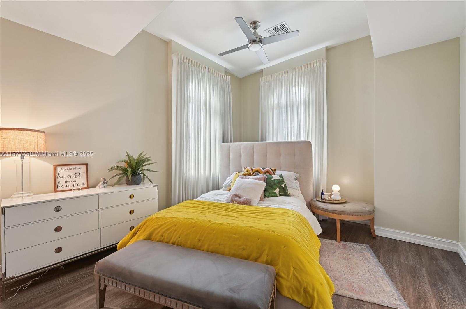 210 Via Villagio