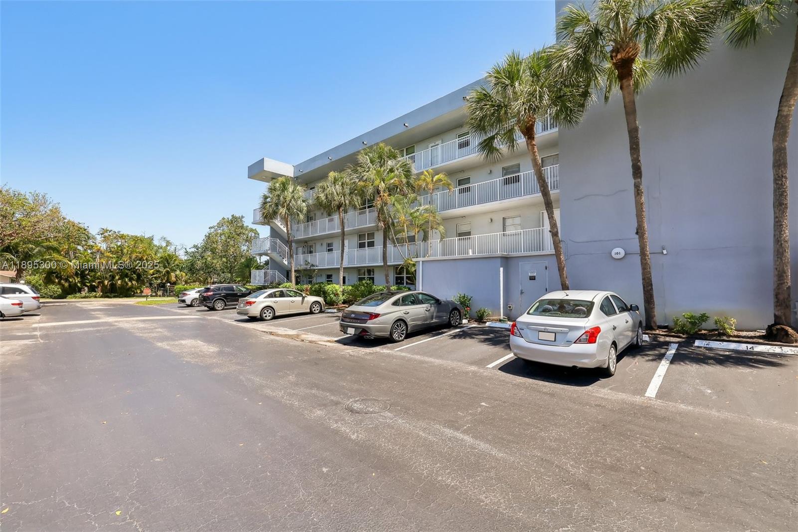 101 Royal Park Dr # 1D, Oakland Park Unit: 1D