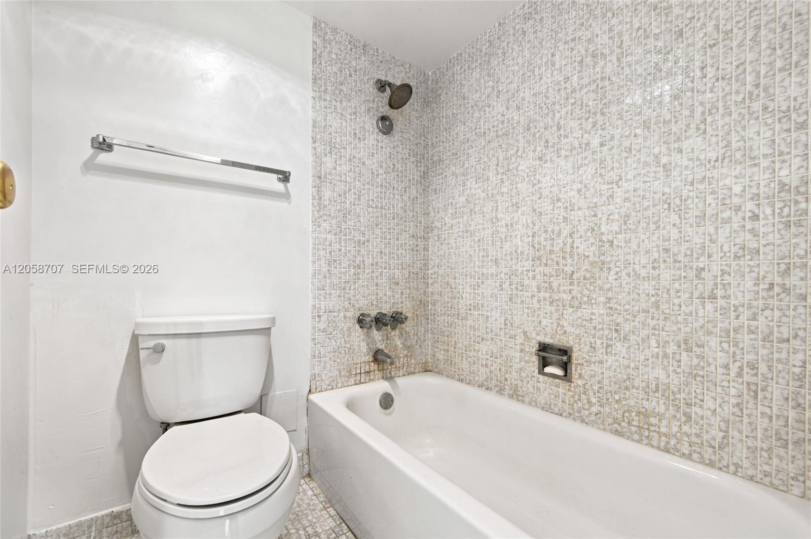 3401 N Country Club Dr # 804