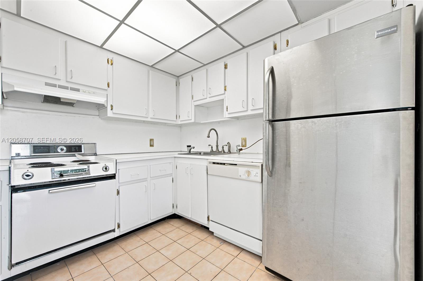 3401 N Country Club Dr # 804