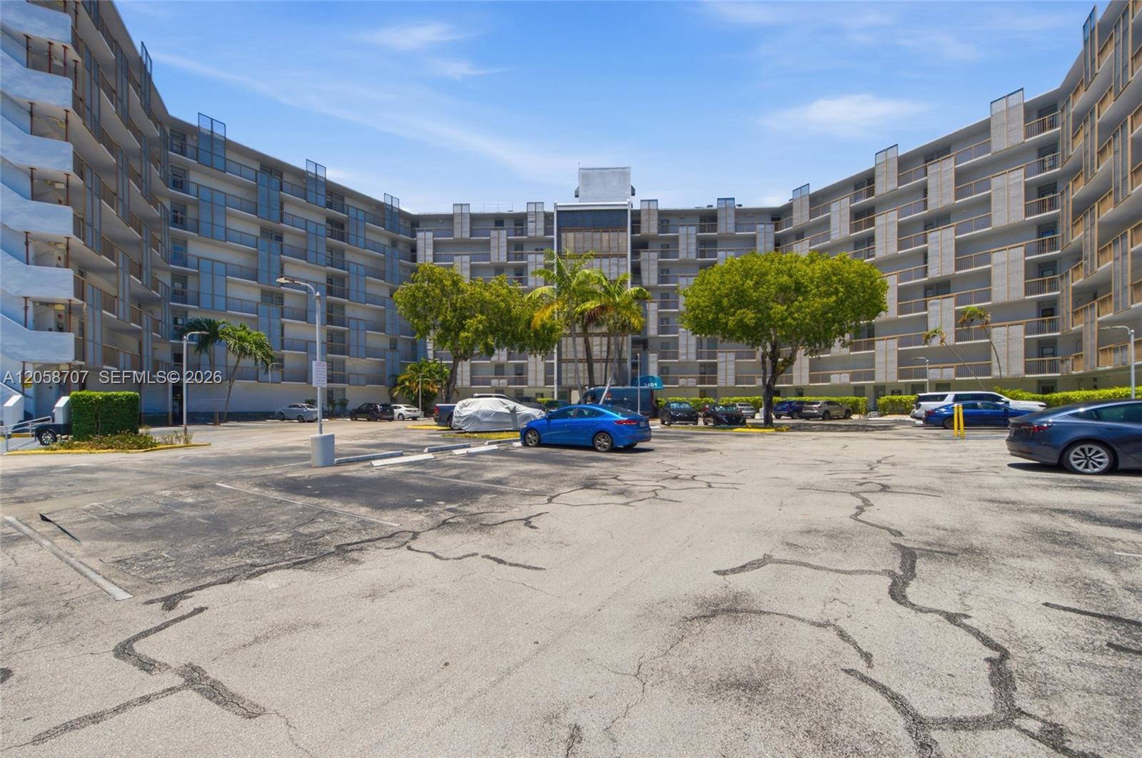 3401 N Country Club Dr # 804