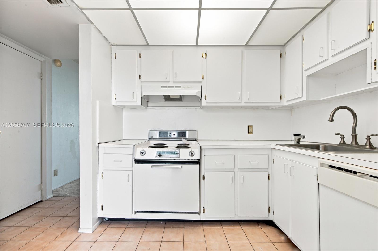 3401 N Country Club Dr # 804