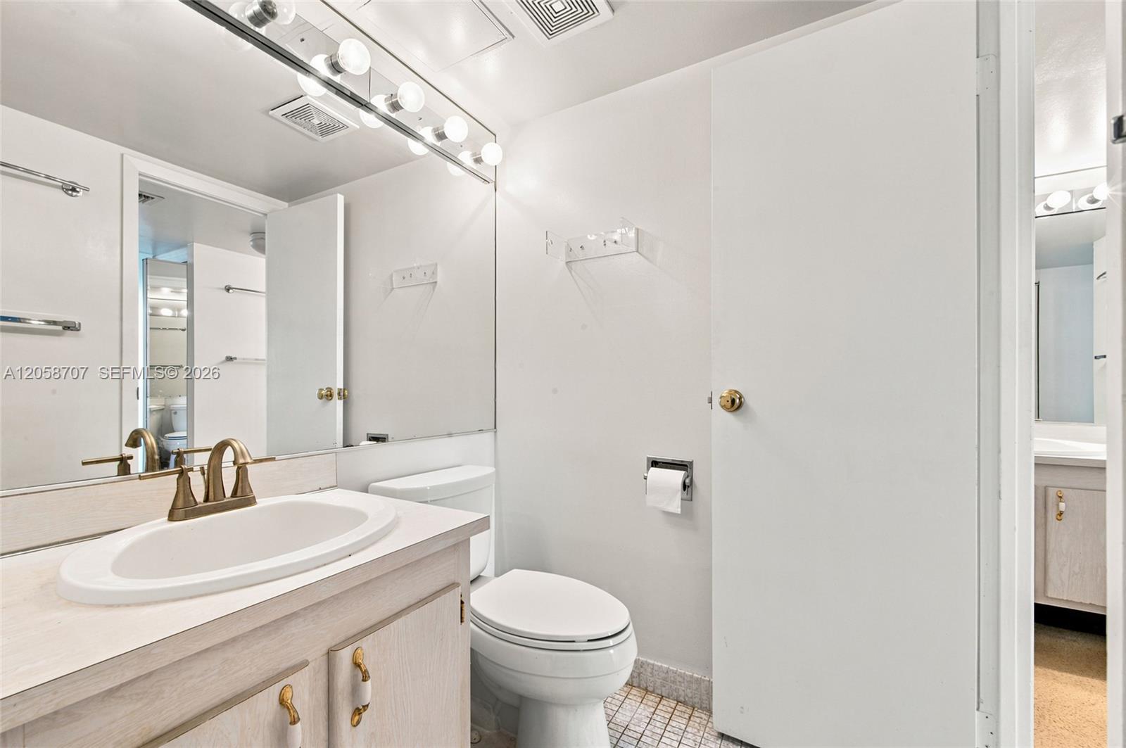 3401 N Country Club Dr # 804