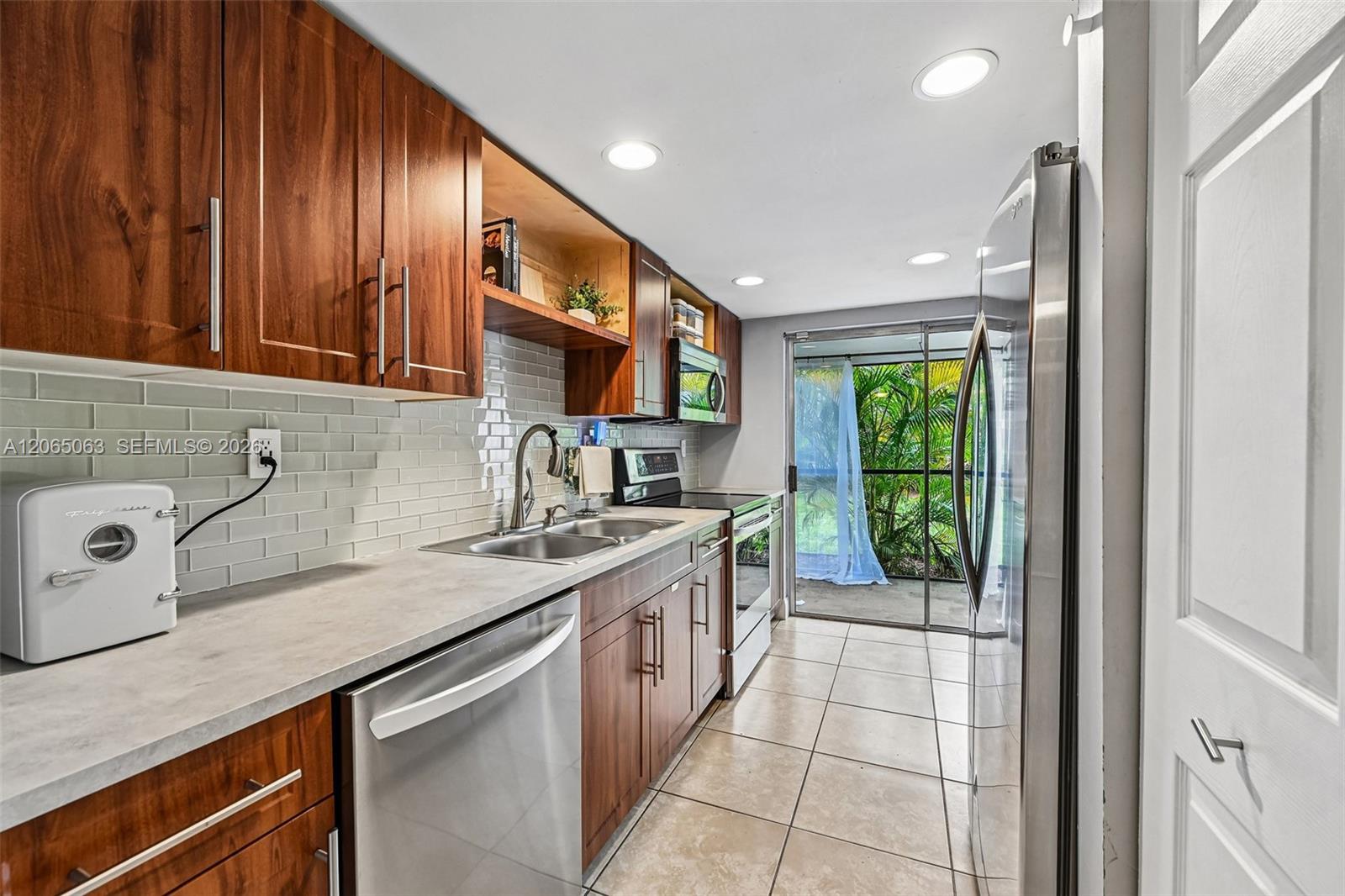 2830 Riverside Dr # 3 Unit: 103-3