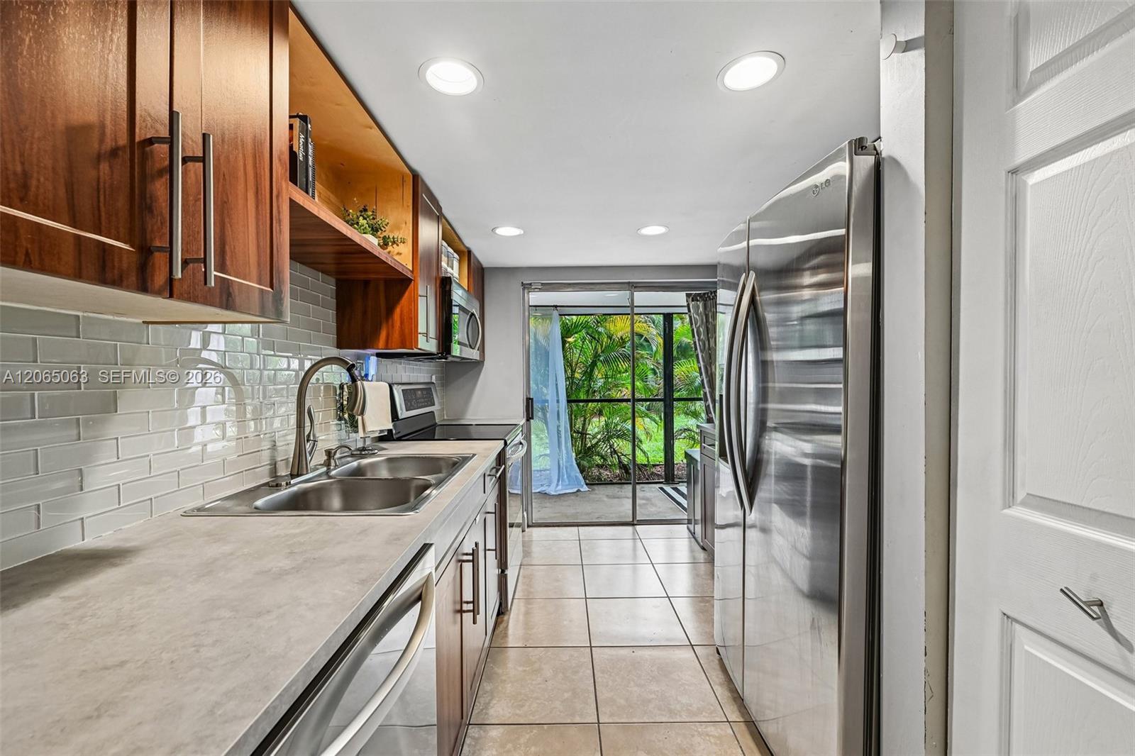 2830 Riverside Dr # 3 Unit: 103-3