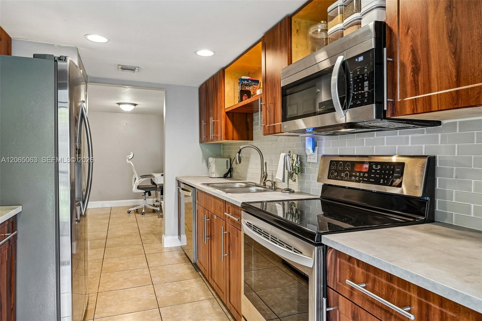 2830 Riverside Dr # 3 Unit: 103-3