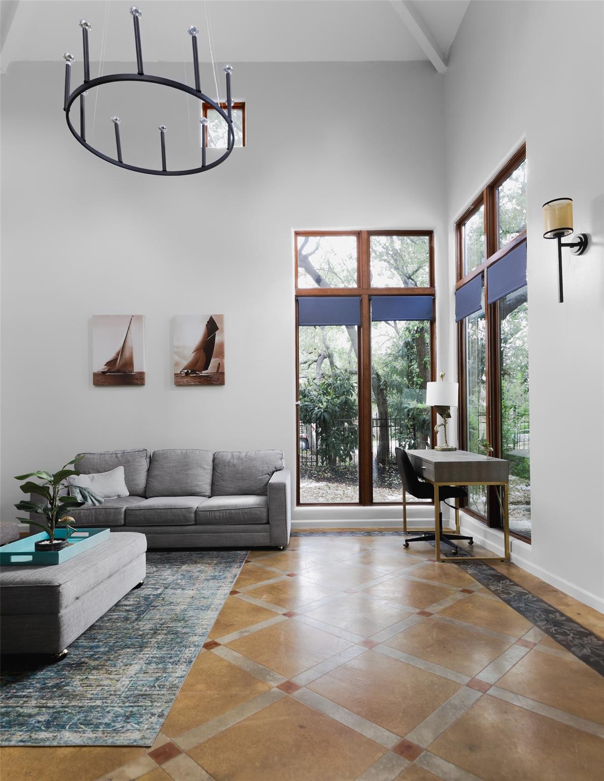 201 Costa Bella DR
