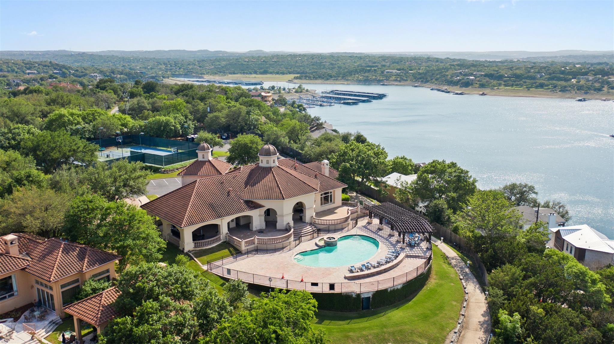 201 Costa Bella DR