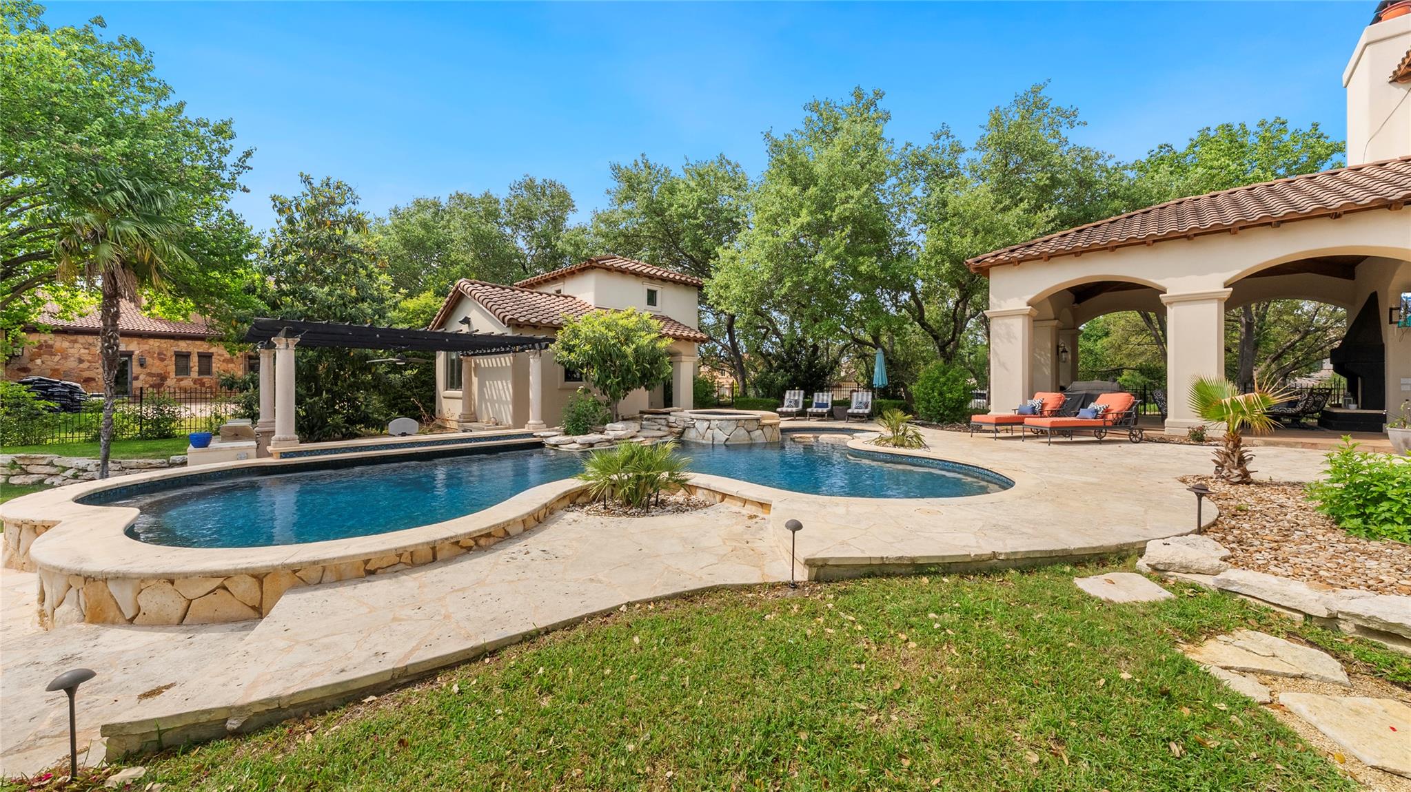 201 Costa Bella DR