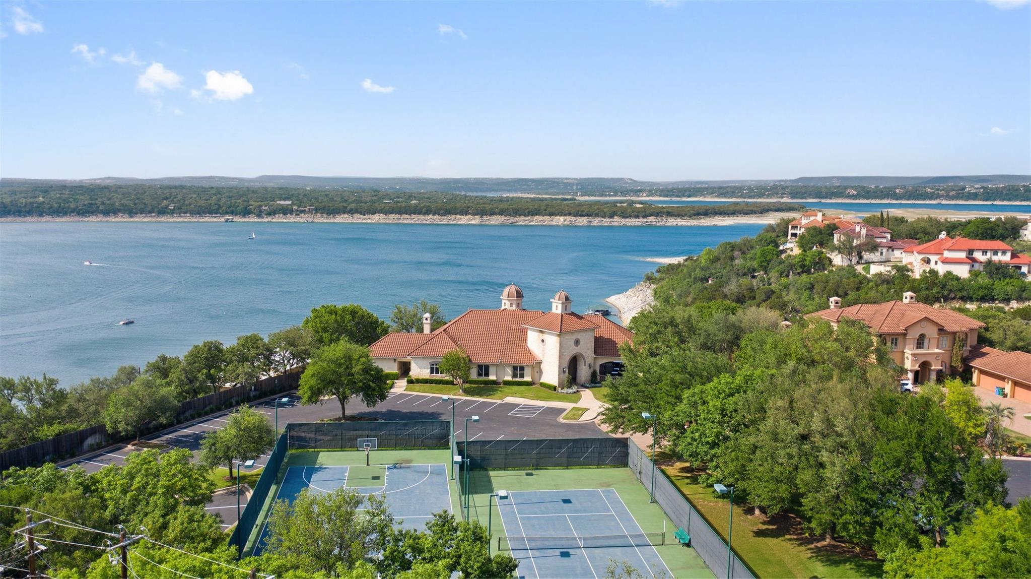 201 Costa Bella DR