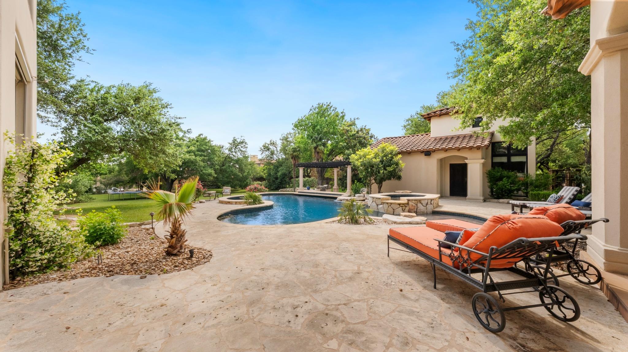 201 Costa Bella DR