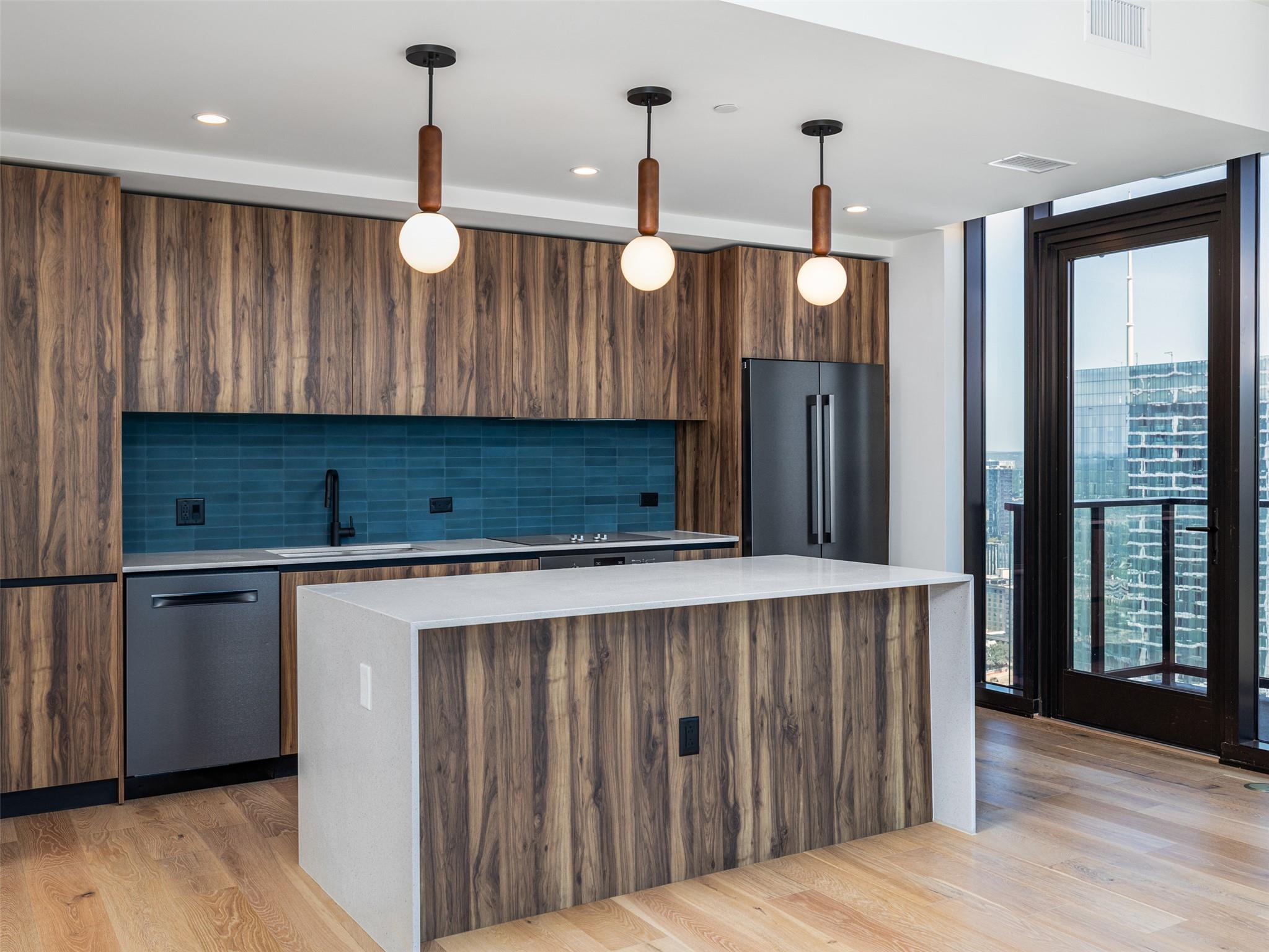 84 East Ave # 3704