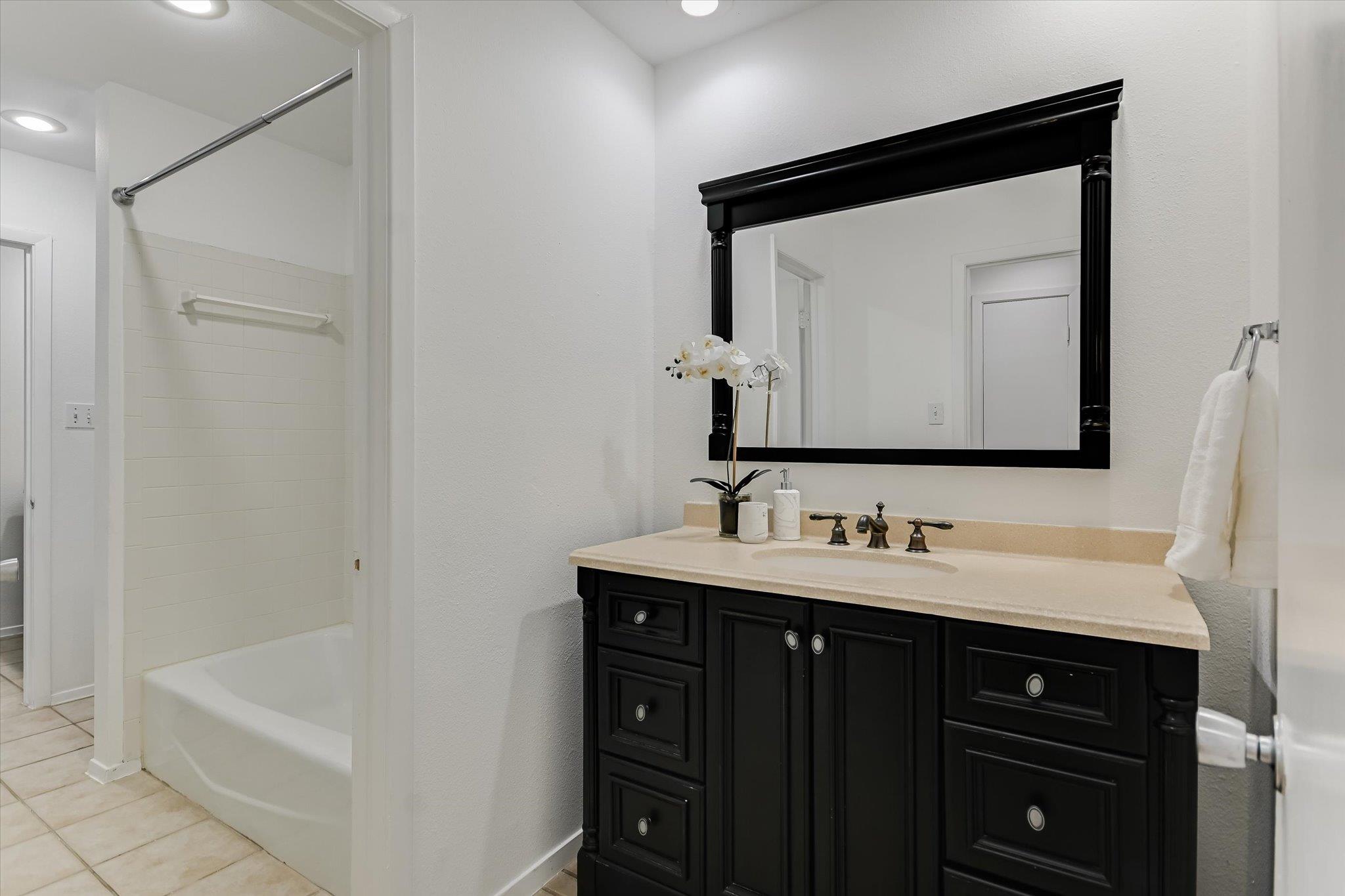 3207 Eanes CIR